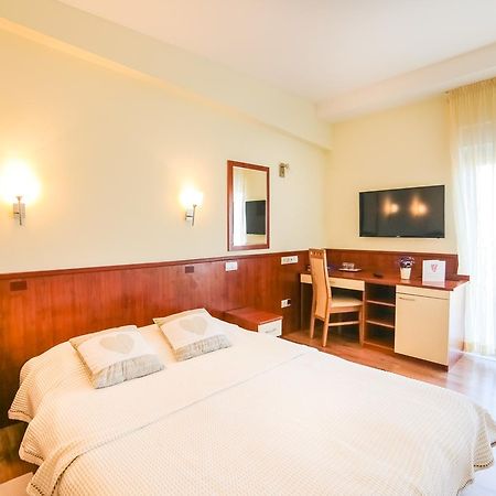 Hotel Merlot Opuzen  Екстериор снимка