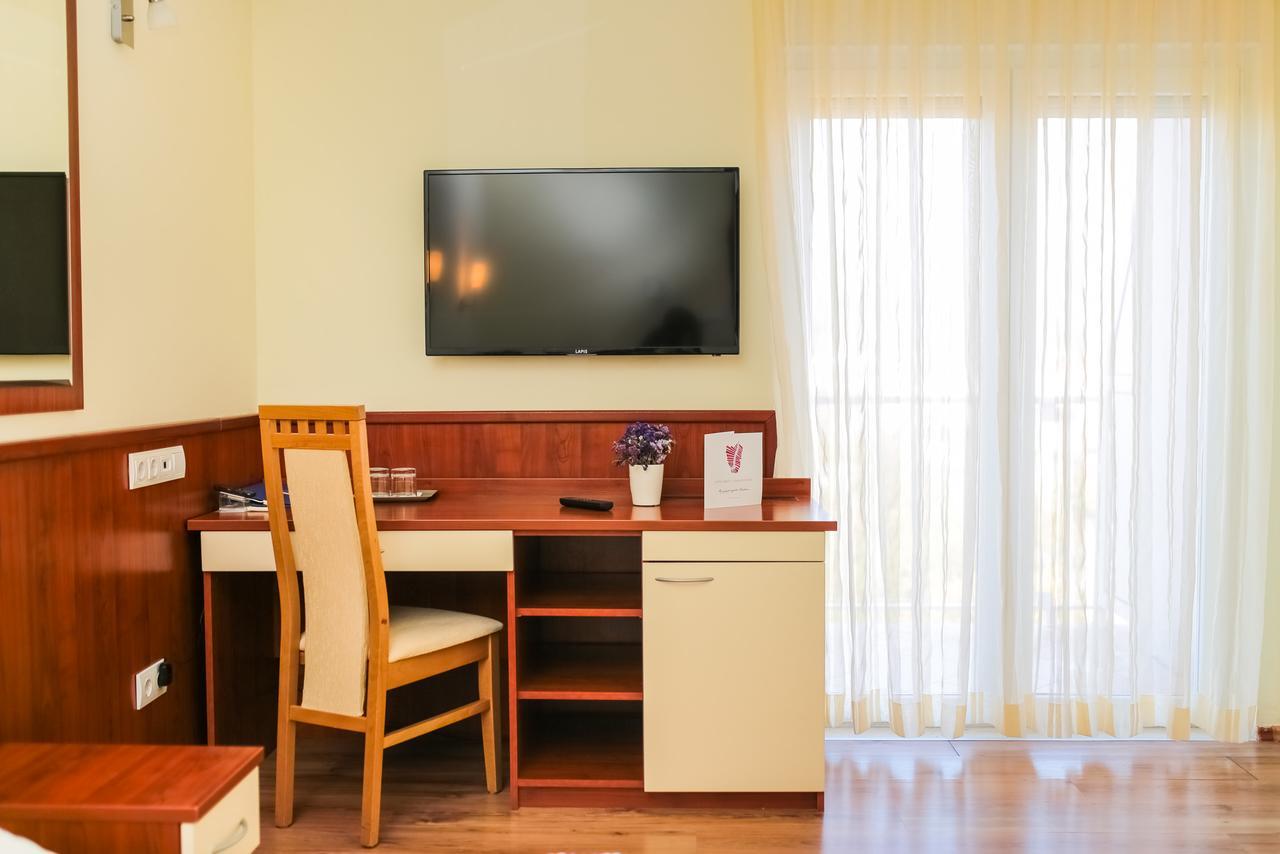 Hotel Merlot Opuzen  Екстериор снимка