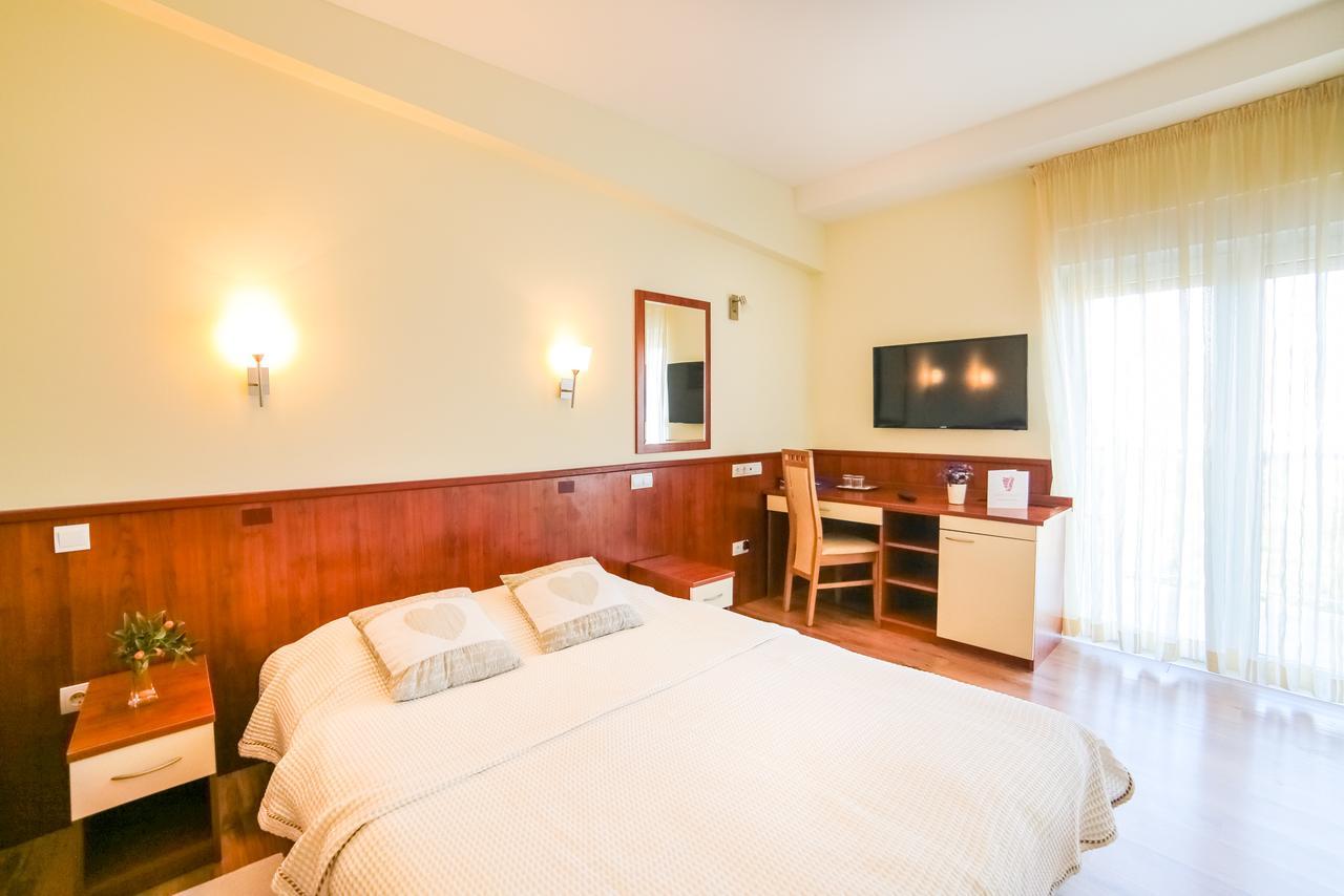 Hotel Merlot Opuzen  Екстериор снимка