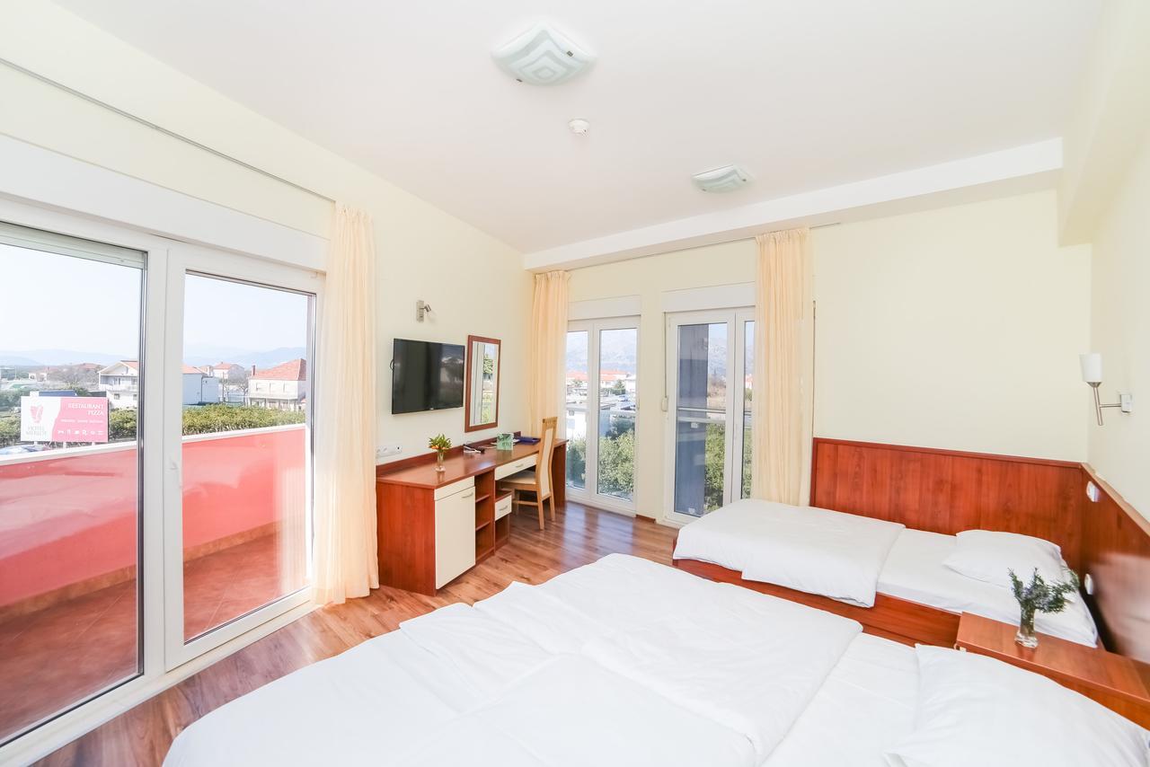 Hotel Merlot Opuzen  Екстериор снимка