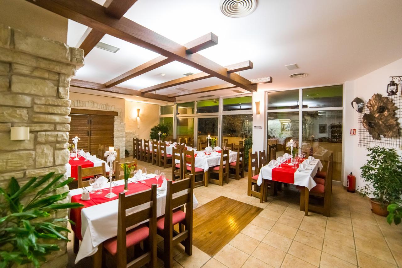 Hotel Merlot Opuzen  Екстериор снимка