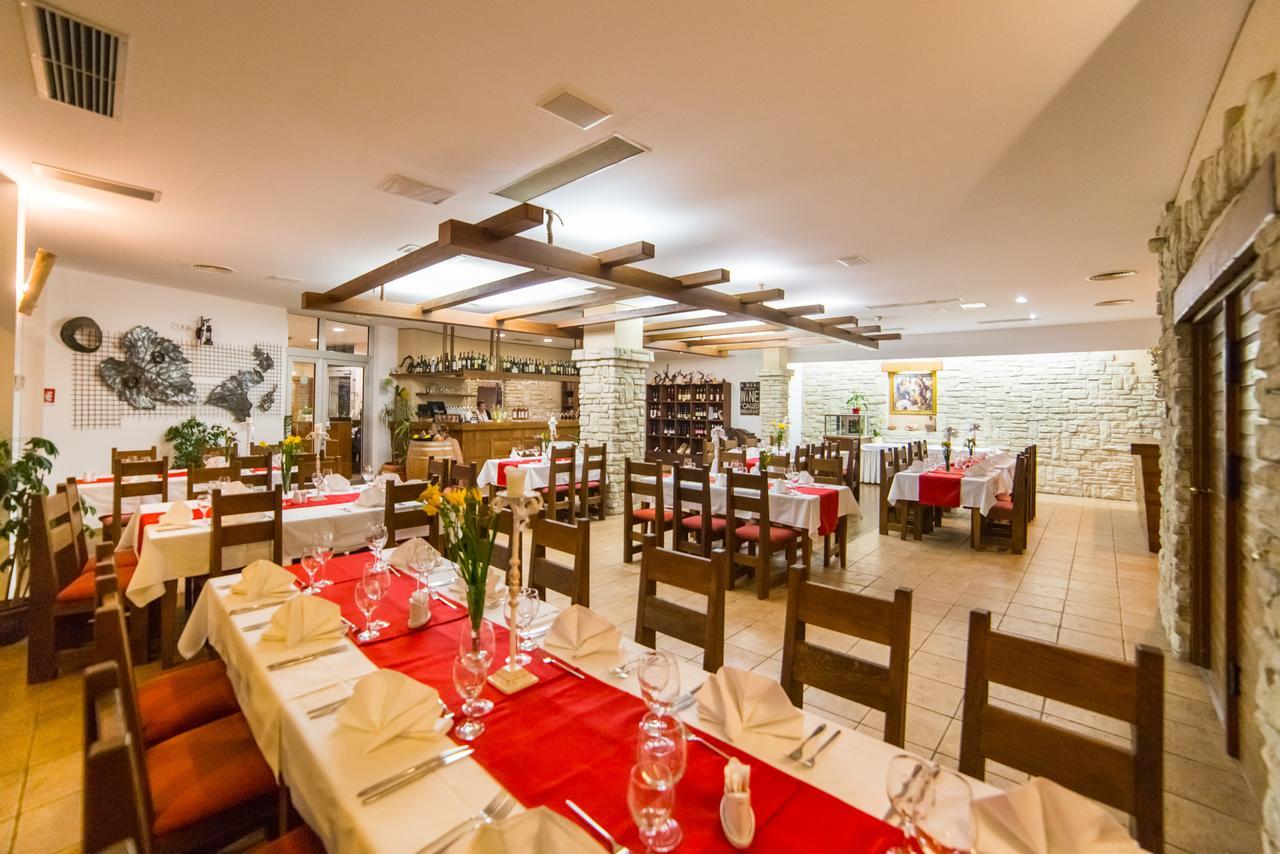 Hotel Merlot Opuzen  Екстериор снимка