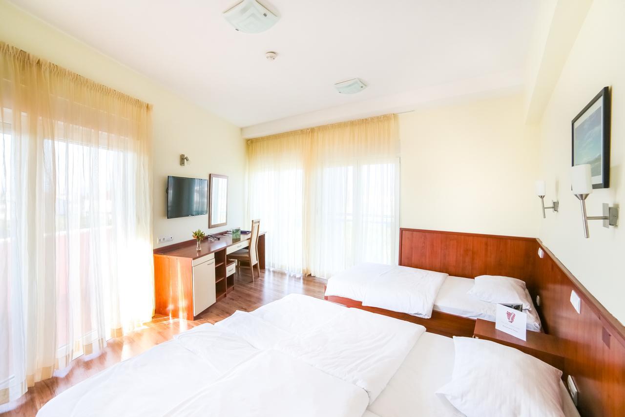 Hotel Merlot Opuzen  Екстериор снимка