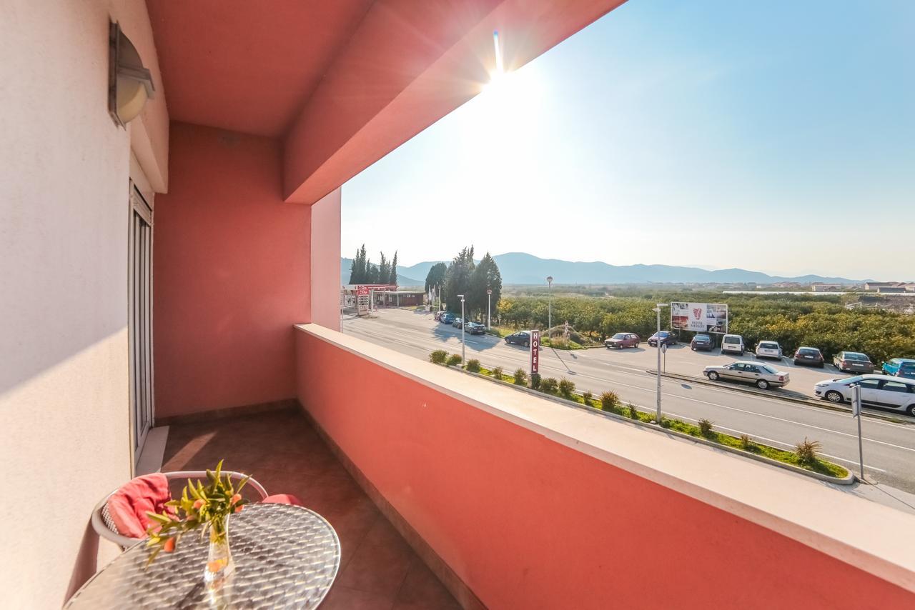 Hotel Merlot Opuzen  Екстериор снимка