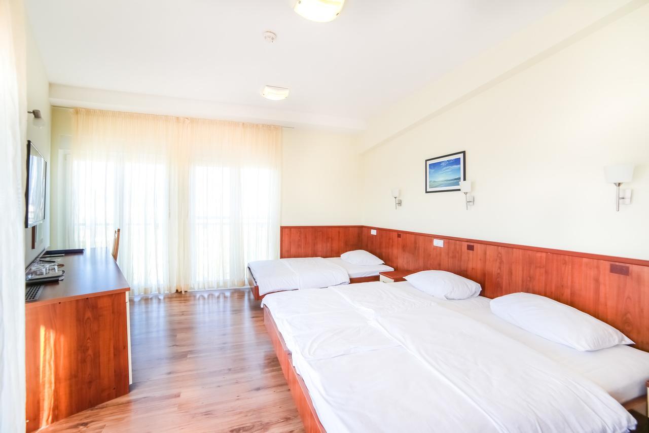 Hotel Merlot Opuzen  Екстериор снимка
