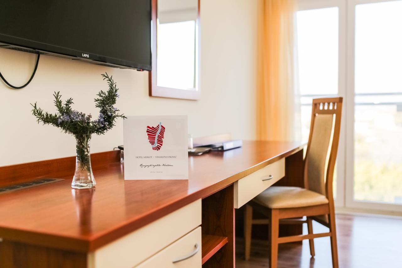 Hotel Merlot Opuzen  Екстериор снимка