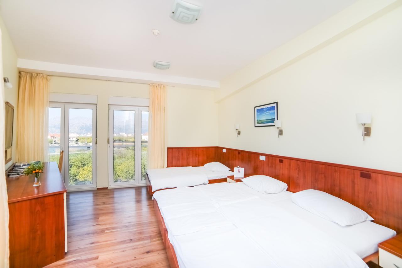 Hotel Merlot Opuzen  Екстериор снимка