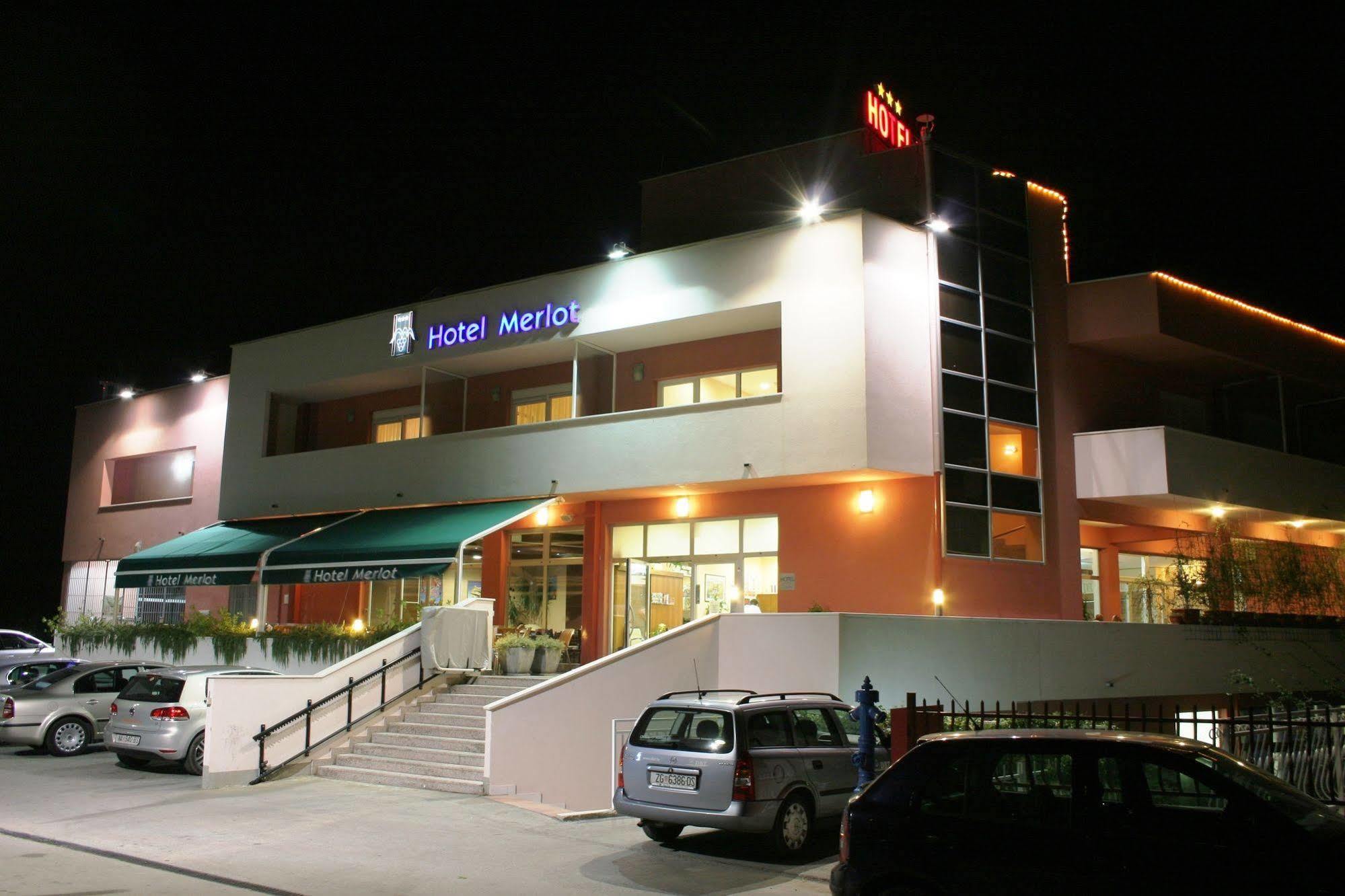 Hotel Merlot Opuzen  Екстериор снимка