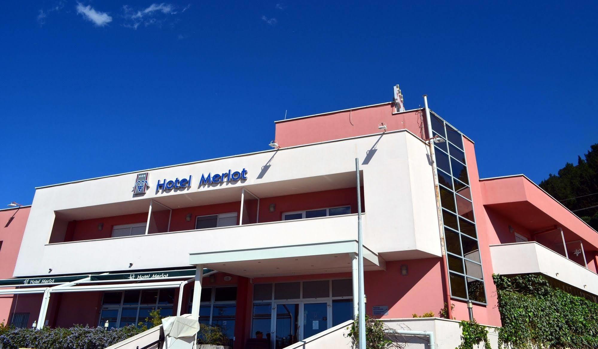 Hotel Merlot Opuzen  Екстериор снимка