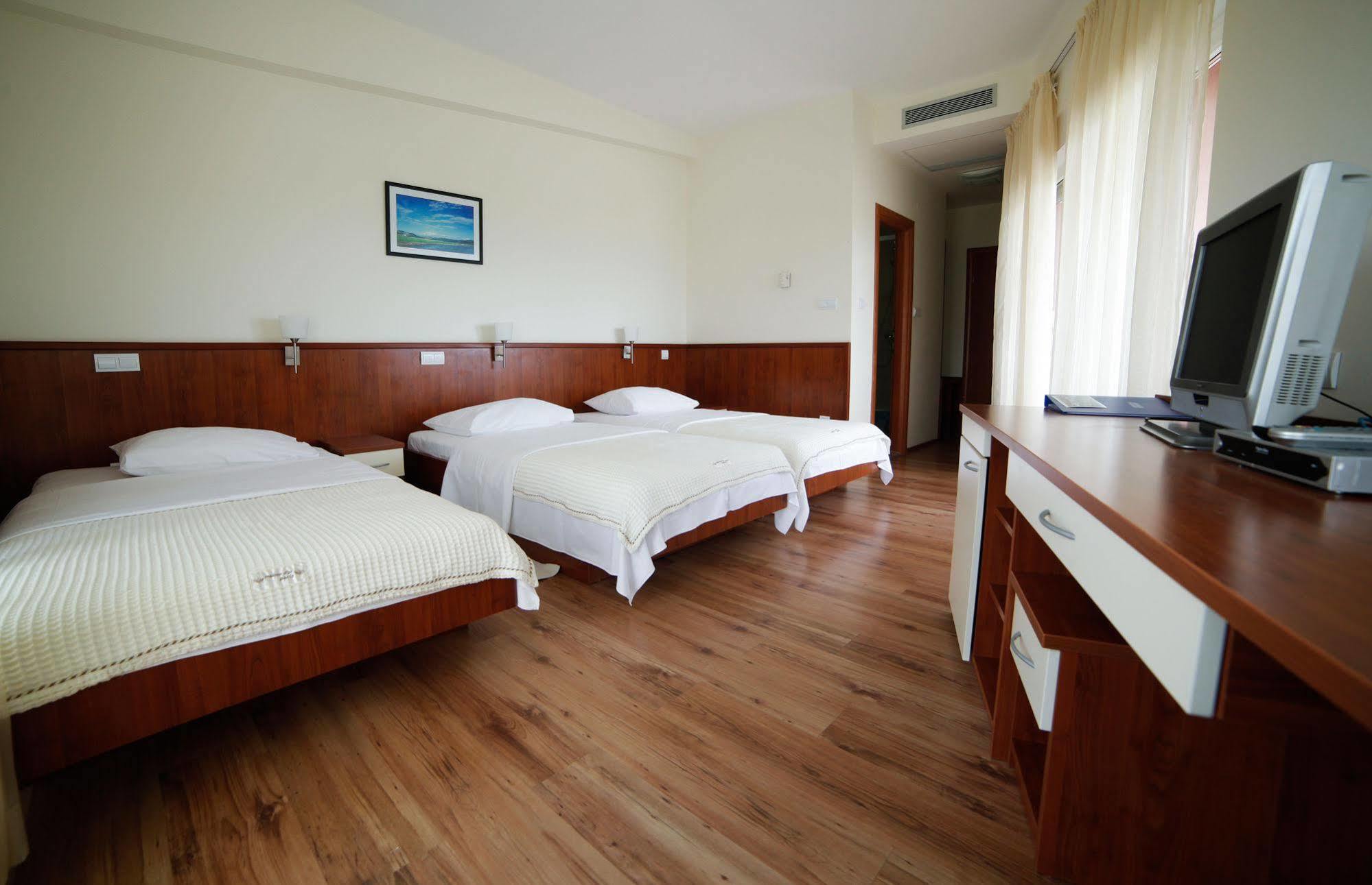 Hotel Merlot Opuzen  Екстериор снимка