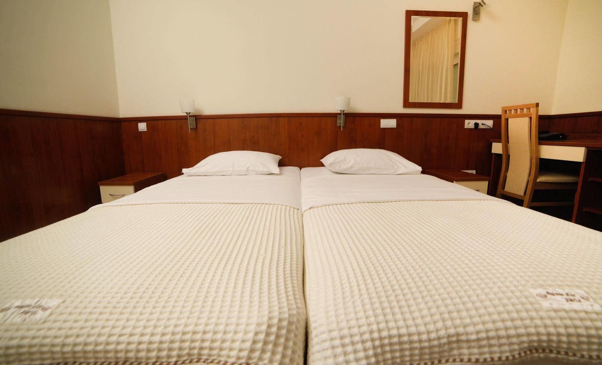 Hotel Merlot Opuzen  Екстериор снимка