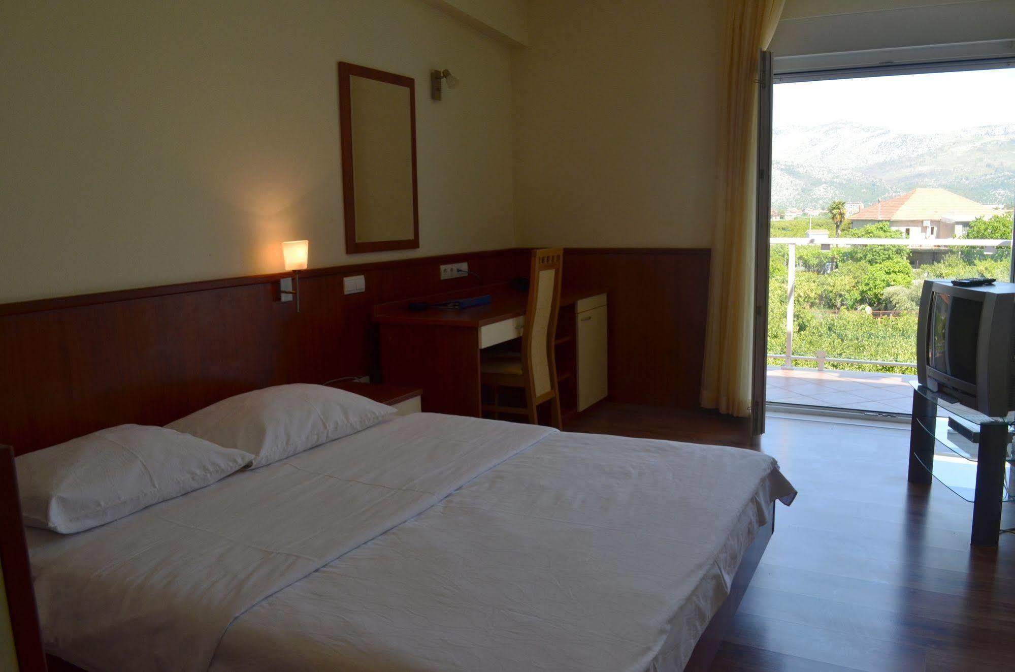 Hotel Merlot Opuzen  Екстериор снимка