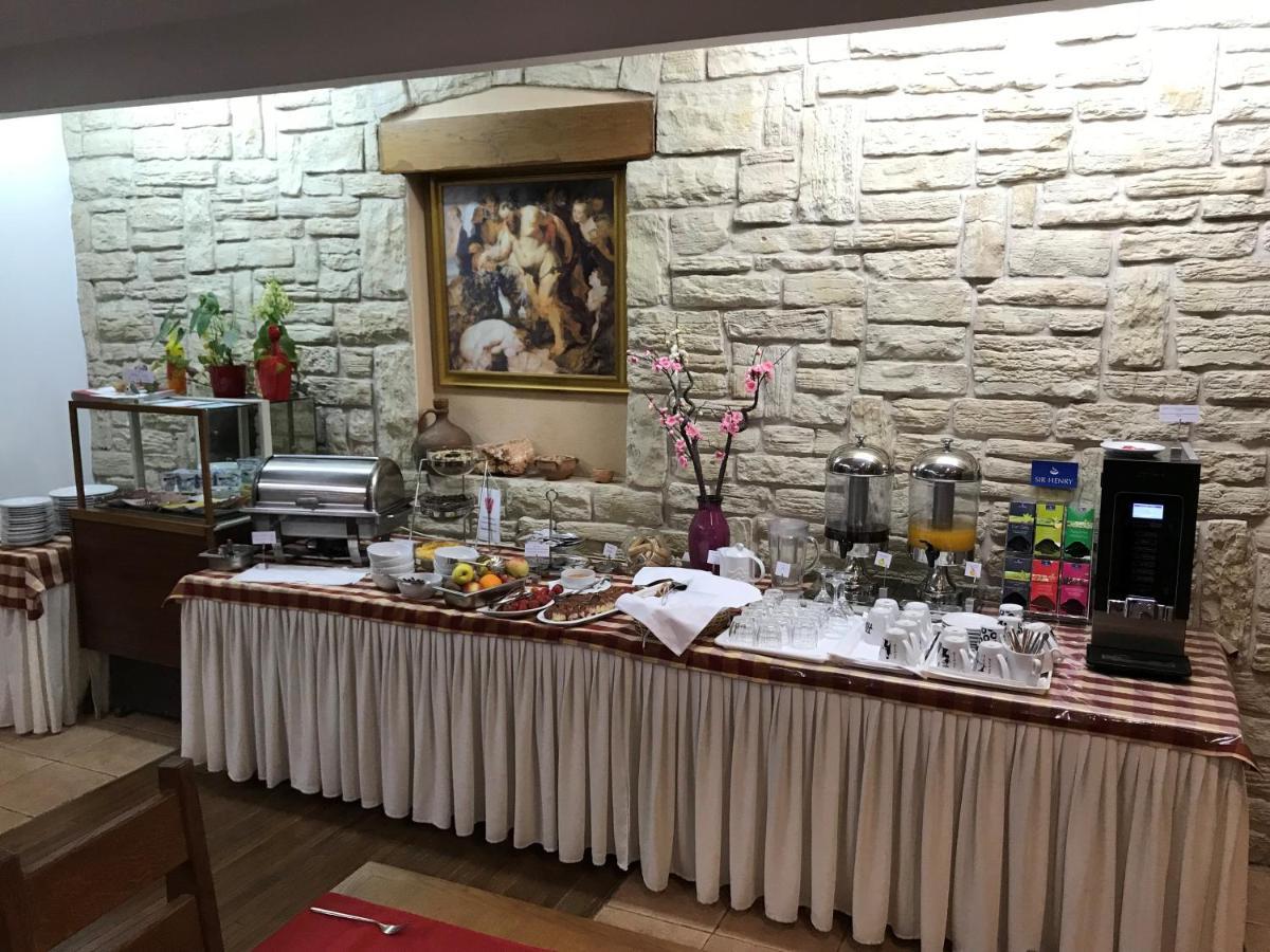 Hotel Merlot Opuzen  Екстериор снимка